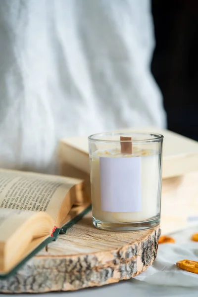 Doğal aromalı organik soya mumu, mineraller ve doğal taşlar. Etiketler için boşluk ile