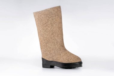 Beyaz arka planda nitel kış ayakkabıları kataloğu