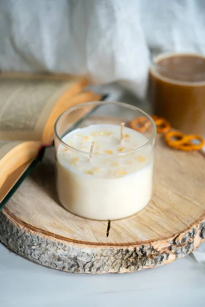 The candle is handmade from soy wax with the scent of peaches on a wooden stand label space — Stock Photo, Image