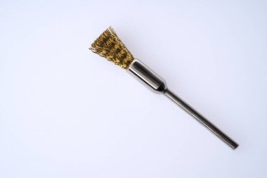 Bilgisayar üretimi ve plastik temizlik için metal fırça. Yüksek kalite fotoğraf