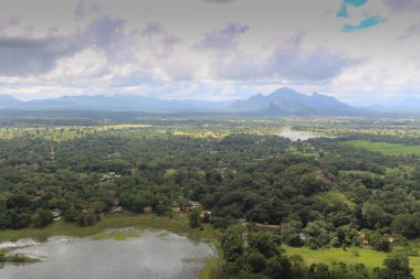 Sigiriya aslan Rock Sri Lanka tepesinden ormanın panoramik görünümü