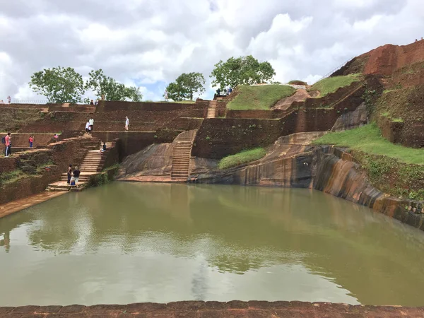 Piscina Jardín Del Rey Parte Superior Fortaleza Roca Sigiriya Castillo —  Fotos de Stock