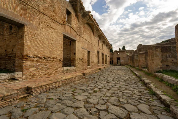 意大利罗马的奥斯蒂亚安蒂卡 意大利罗马的奥斯蒂亚 考古罗马帝国的街景与原始的古罗马建筑 — 图库照片