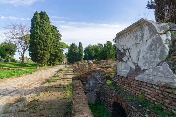 Ostia antica Roma, İtalya. Arkeolojik Roma İmparatorluğu sokak görünümü