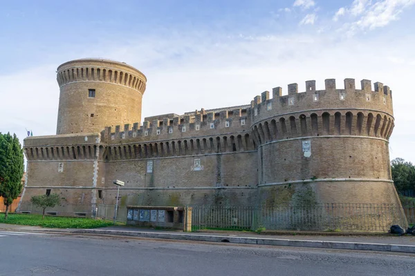Ostia antica Roma, İtalya. Castle of Giulio II, Roma İmparatorluğu'nun Ostia antik antik liman kazı yakınındaki