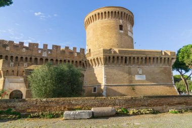 Ostia antica Roma, İtalya. Castle of Giulio II, Roma İmparatorluğu'nun Ostia antik antik liman kazı yakınındaki