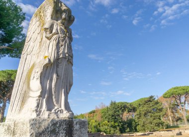Ostia antica Roma, İtalya. Kanatlı Minerva heykeli
