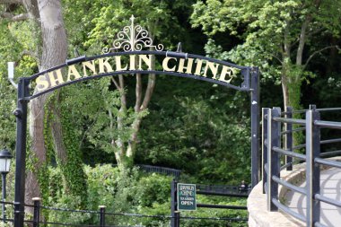 Shanklin, Wight Adası, İngiltere. 25 Mayıs 2025. Shanklin Chine Kordon Girişi.