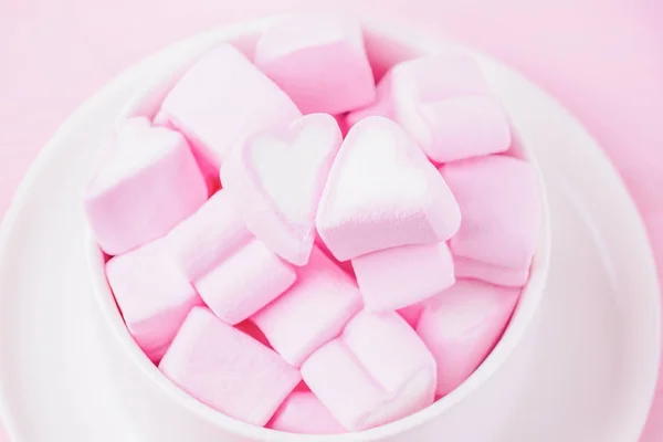 Love theme. Pink marshmallow hearts in a cup. Valentines day background. Copy space — Stock Photo, Image