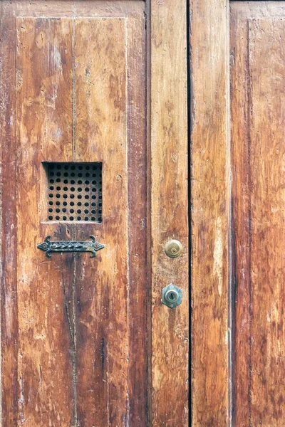 Puerta Madera Vintage Con Celosía Metálica Marrón Puertas Viejas — Foto de Stock