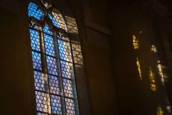 Красивое Окно Немецкой Католической Церкви Свет Тень — стоковое фото