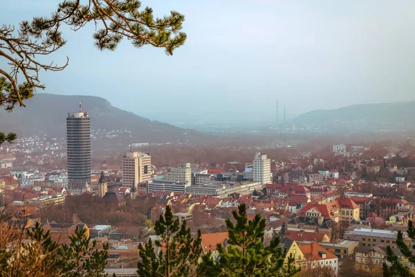 Panoramik manzaralı tepeler, tarihi kent merkezine ve kule. Doğusunda bulunan Jena, Thüringen, Almanya