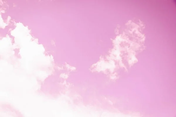 Luce morbida sfondo del cielo rosa. Ali d'angelo nuvole — Foto Stock