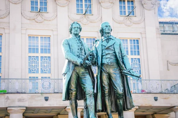 Ünlü heykel dolusu Goethe ve Schiller, Weimar, Almanya