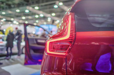 Erfurt, Almanya. 27 Ocak 2019. Gösteri odasında kırmızı araba, bulanıklık fotoğraf