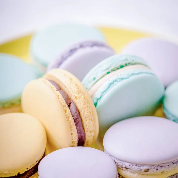 Macarons français pastel doux et colorés ou macaron — Photo