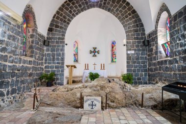 18 Eylül 2019, Tabgha, İsrail. Aziz Peter Kilisesi 'ndeki Mensa Christi.