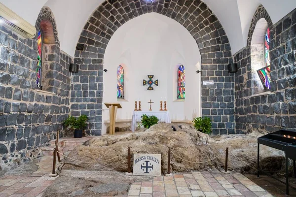 18 Eylül 2019, Tabgha, İsrail. Aziz Peter Kilisesi 'ndeki Mensa Christi.