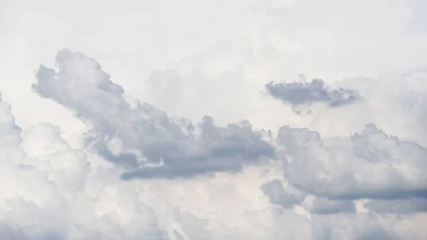 Vackra Grå Och Vita Moln Den Vita Himlen Panoramautsikt — Stockfoto