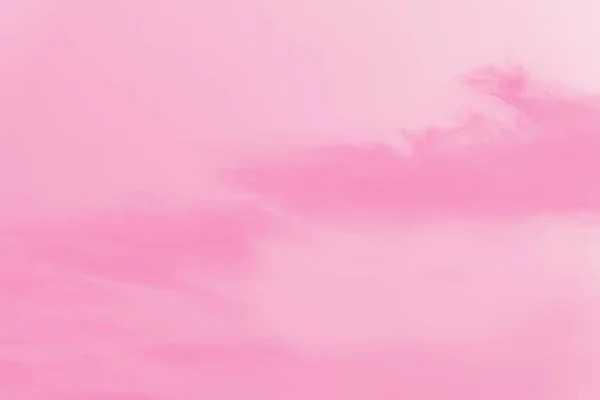 Langit Yang Indah Dengan Awan Cat Air Merah Muda Pucat — Stok Foto