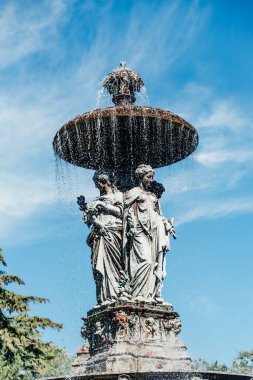 Stadtpark 'taki Rostiger Nagel çeşmesinde. Graz, Avusturya