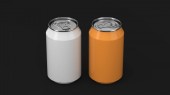 Dvě malé bílé a oranžové hliníkové soda plechovky maketa na černém pozadí. Cín balení piva nebo jiného nápoje. 3D vykreslování obrázku