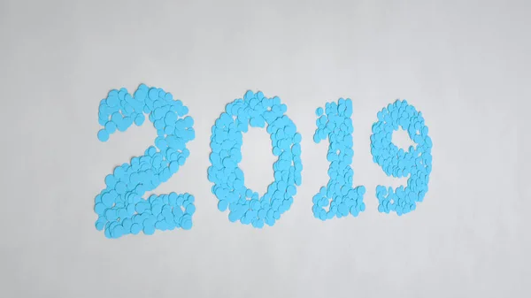 Número 2019 Hecho Confeti Azul Sobre Fondo Blanco Signo Año — Foto de Stock