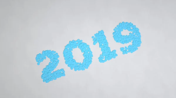 Nomor 2019 Yang Terbuat Dari Confetti Biru Pada Latar Belakang — Stok Foto