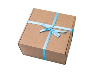 Kraft karton kutu beyaz arka plan, eko-blog ve iş, ürün paketleme