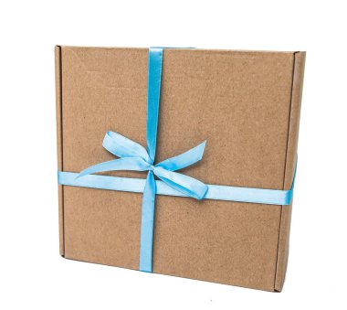 Kraft karton kutu beyaz arka plan, eko-blog ve iş, ürün paketleme