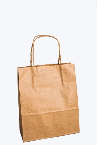 卡夫袋子在白色背景在连续 购物和礼物 — 图库照片