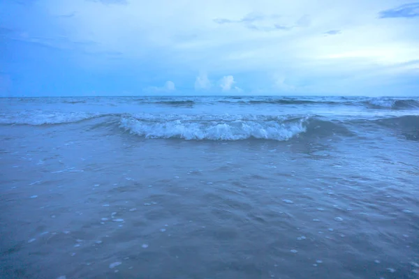 Miękkie Fala Niebieski Ocean Piaszczystej Plaży Tło Piasku Fal Tle — Zdjęcie stockowe