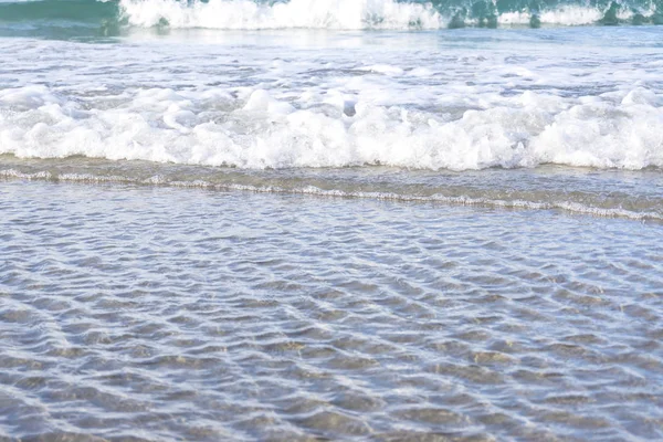 Miękkie Fala Niebieski Ocean Piaszczystej Plaży Tło Piasku Fal Tle — Zdjęcie stockowe