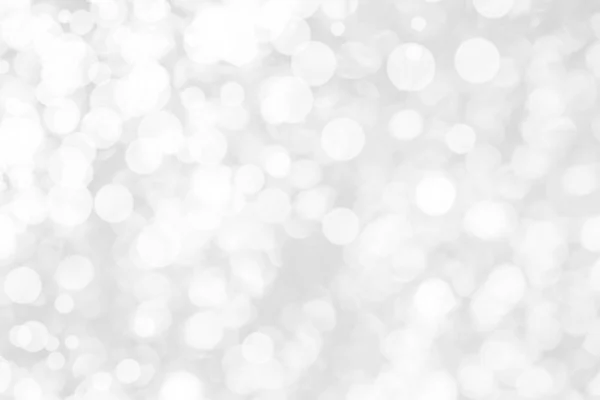 背景为灰色背景的白色散景 圣诞节模糊美丽闪亮的圣诞灯 — 图库照片