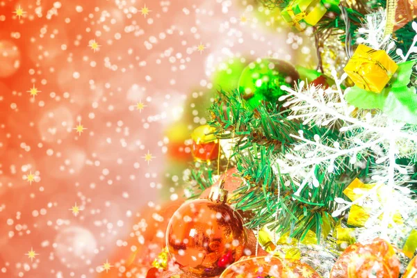 Albero Decorazioni Natalizie Bellissimo Decorato Con Scatole Regalo Paesaggio Invernale — Foto Stock