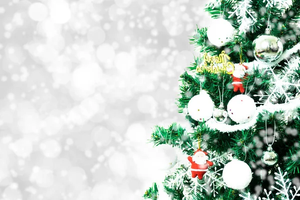 Ağaç Noel Süslemeleri Güzel Bir Kış Manzarası Kar Ile Mevcut — Stok fotoğraf