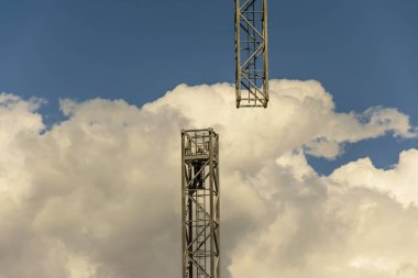 Vinç tower parçalara ayırma için modülünden ayıran sonra bir işleç