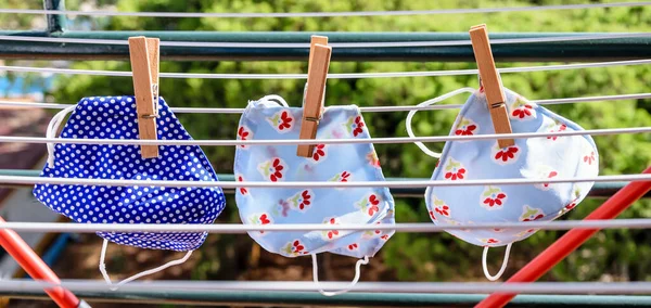 Drie Maskers Gewassen Klaargelegd Voor Gebruik — Stockfoto