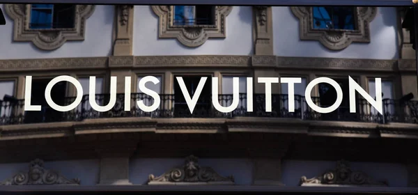 Milan Talya Mayıs 2018 Seçici Odak Louis Vuitton Dükkanı Logosuna — Stok fotoğraf