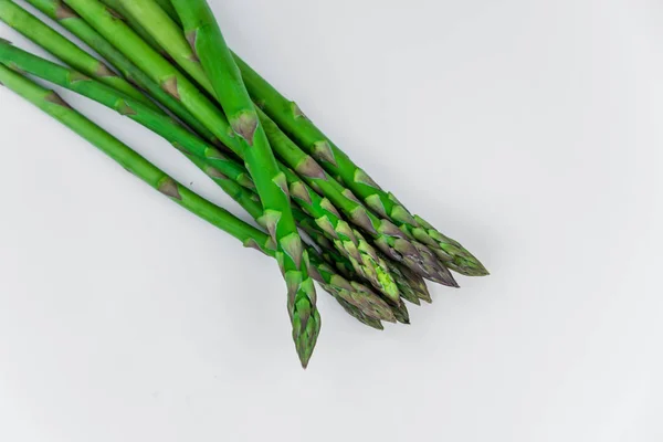 Zielone Szparagi Świeże Białym Tle — Zdjęcie stockowe