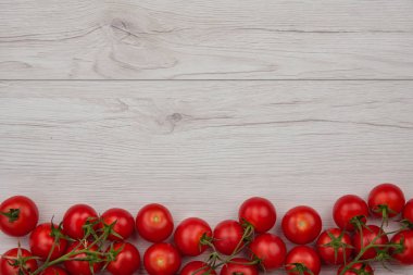 Beyaz masa, üst viwe dikey orentation, domates alanı Kopyala