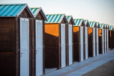 Yaz aylarında kabin Riccione sahilde, İtalya