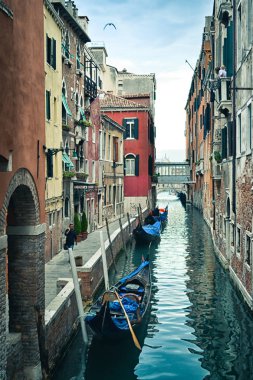 Venice, İtalya - 26 Temmuz 2011: Güzel Venedik kanalına yaz gün, İtalya