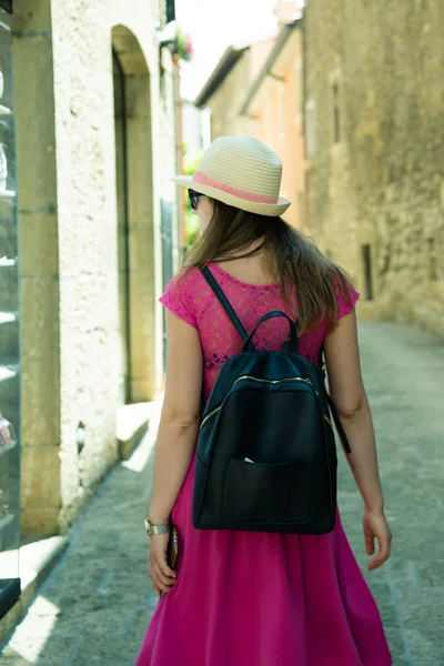 San Marino şehri, seyahat ve tatil ziyaret güzel turistik bir kız