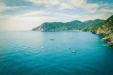 Vernazza, Cinque Terre İtalya güzel denizde.
