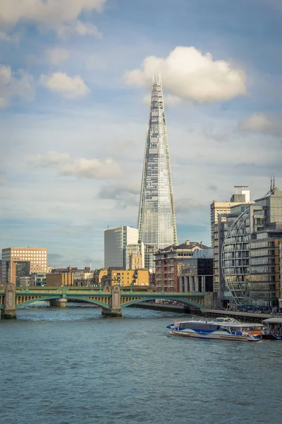 Odłamek Widoku London Southwark Bridge Nad Tamizą — Zdjęcie stockowe