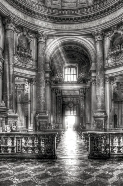 Torino, İtalya - 26 Mayıs 2013: Basilica di Superga Turin, İtalya, fotoğraf HDR Kilisesi'nin iç.