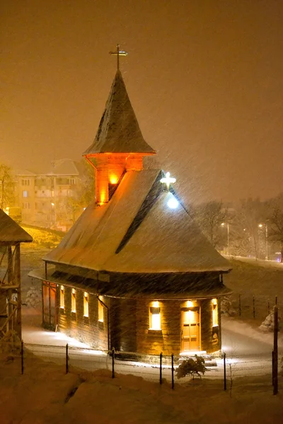 Деревянная Церковь Зимнюю Ночь Городе — стоковое фото