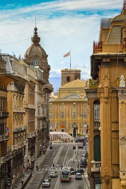 Genoa, İtalya - Septembre 28 2012: Bir ana cadde Cenova, İtalya.