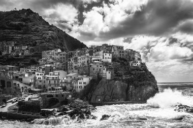 Manarola şehrin güzel manzara. Beş ünlü renkli köyleri, Cinque Terre Milli Parkı İtalya biridir..